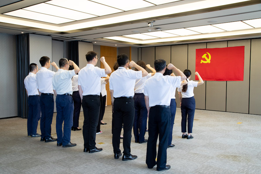 初心不变 信仰始终︱公海赌赌船集团各基层党组织开展“重温入党誓词”主题党日活动