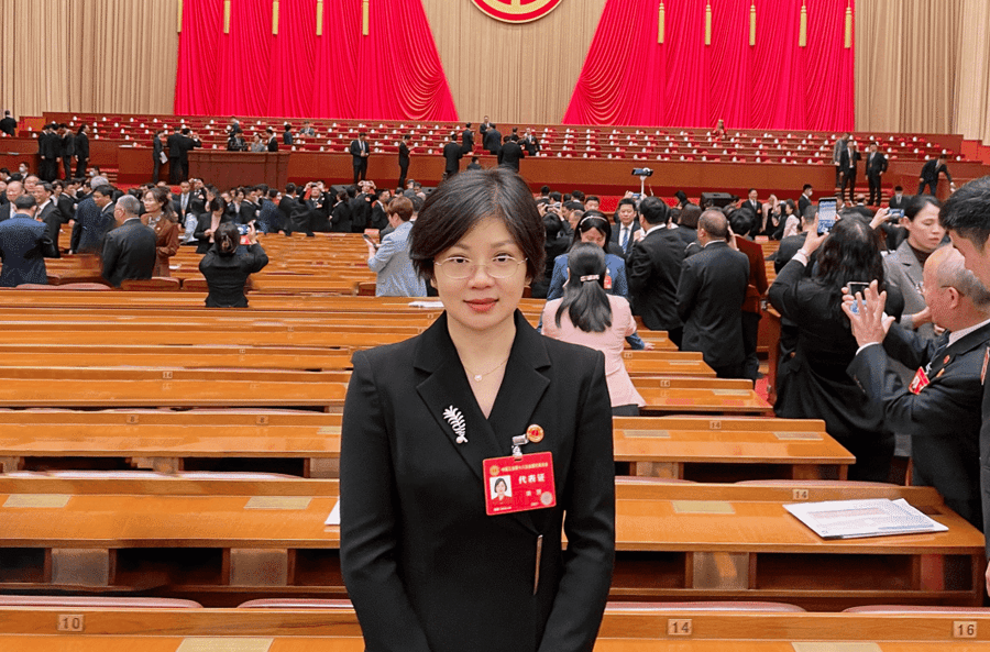 光荣丨公海赌赌船集团工会联合会主席姚慧出席中国工会第十八次全国代表大会